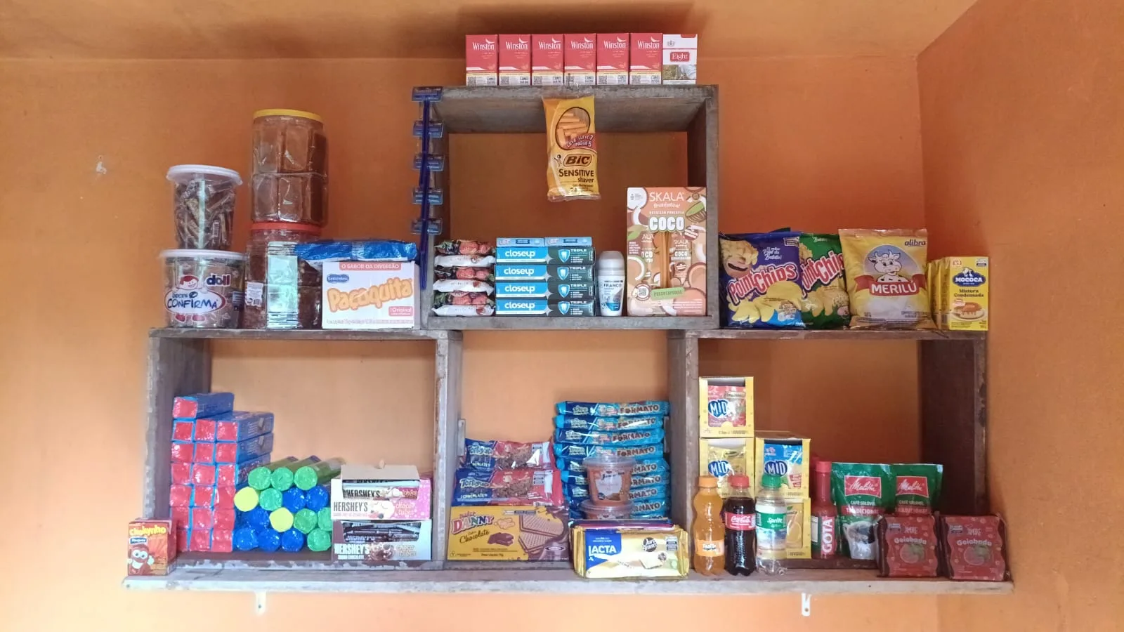 4 alimentações, lanchonete e conveniência